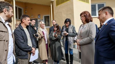 Кочанова посетила проблемный дом на улице Неманской в Минске