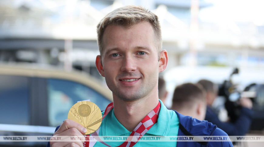 Пловец Игорь Бокий вернулся в Беларусь с Паралимпиады в Токио с пятью золотыми медалями
