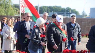 Участники автопробега "Символ единства" провели митинг у Кургана Славы в Гродно