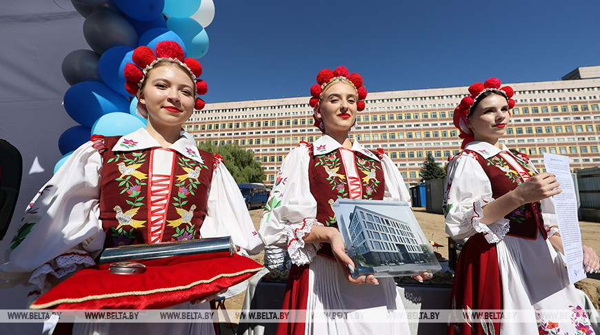 В Минске с началом строительства здания НЦЭУ заложили капсулу времени