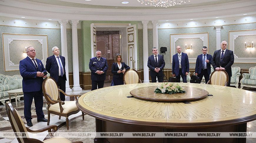 Представители Следственного комитета России побывали с экскурсией во Дворце Независимости