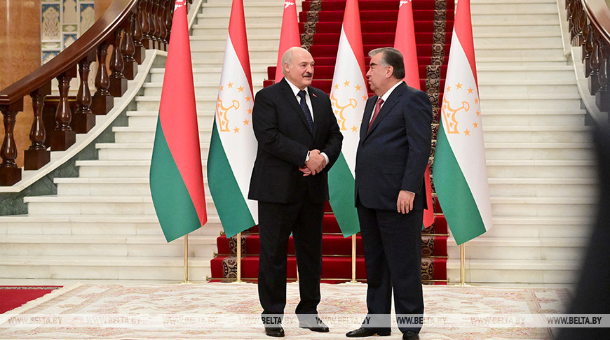Лукашенко в Душанбе встретился с Рахмоном