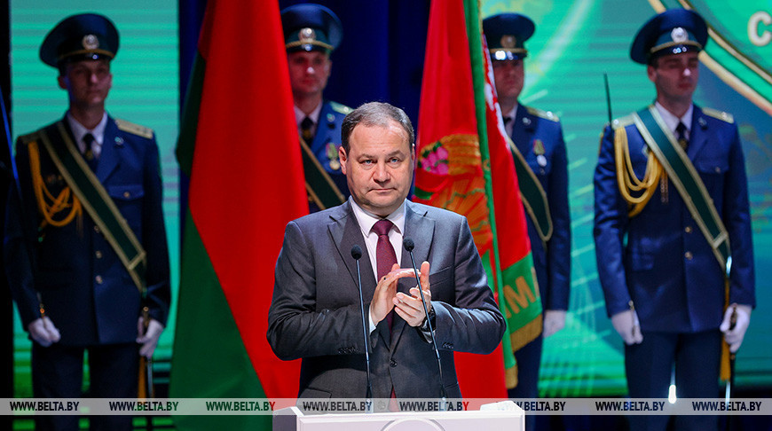 Головченко вручил таможенникам государственные награды