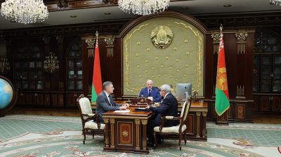 Лукашенко принял с докладом руководство Минпрома