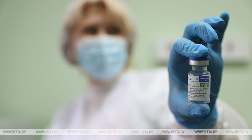 Студентов-медиков вакцинируют "Спутником Лайт"