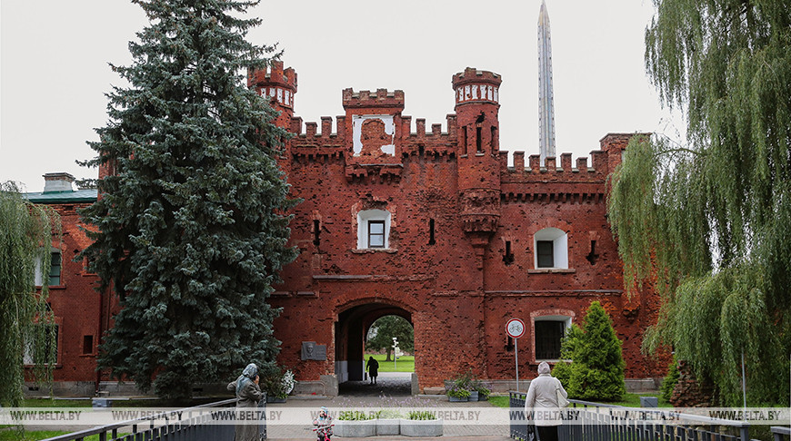 Мемориальному комплексу "Брестская крепость-герой" исполняется 50 лет