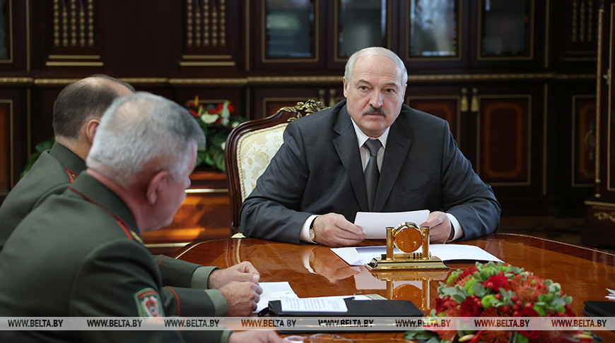 Лукашенко обсудил с руководством силового блока ситуацию на границе