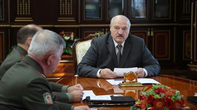 Лукашенко обсудил с руководством силового блока ситуацию на границе