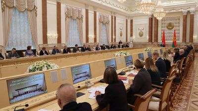 Лукашенко встретился с членами Конституционной комиссии