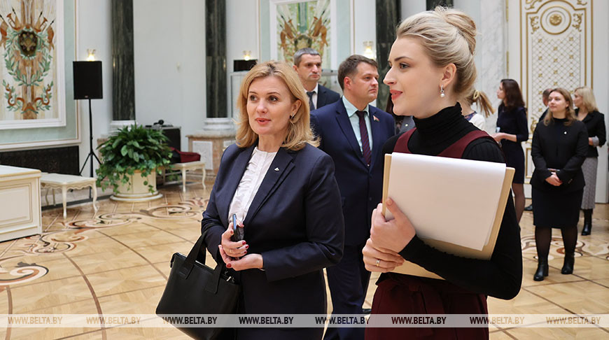 Студенты и преподаватели БГУ и члены "Белой Руси" из Новополоцка посетили Дворец Независимости
