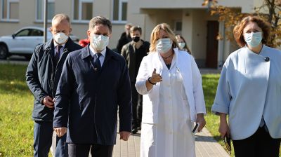 Петришенко посетил детскую инфекционную больницу