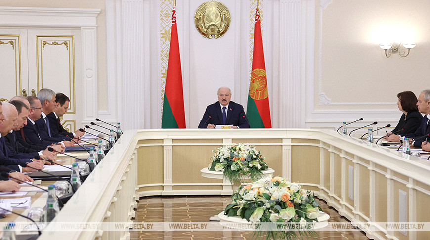 У Лукашенко обсудили ход сельскохозяйственных работ