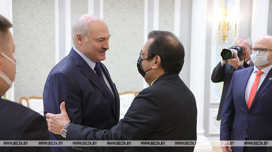 Лукашенко встретился со спецпосланником Президента Венесуэлы Аданом Чавесом