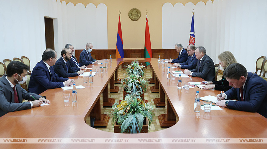 Макей встретился с министром иностранных дел Армении