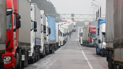 На белорусско-польской границе сохраняются очереди из фур