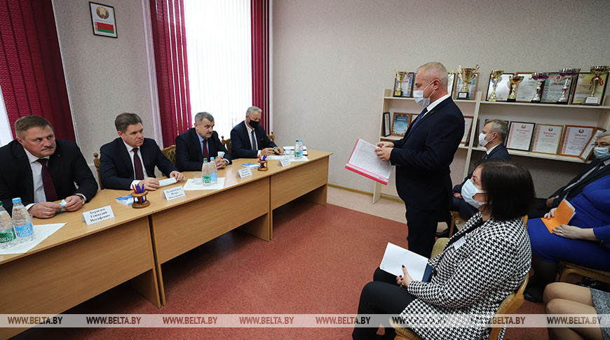Петришенко посетил Центр обеспечения деятельности бюджетных организаций Пинска
