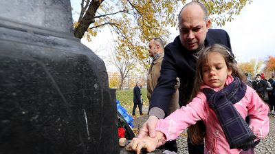 Траурный митинг прошел в мемориальном комплексе "Яма"