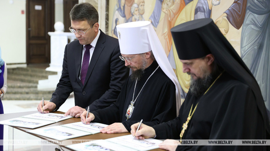 Выпущен в обращение маркированный конверт в честь 25-летия Минской духовной академии