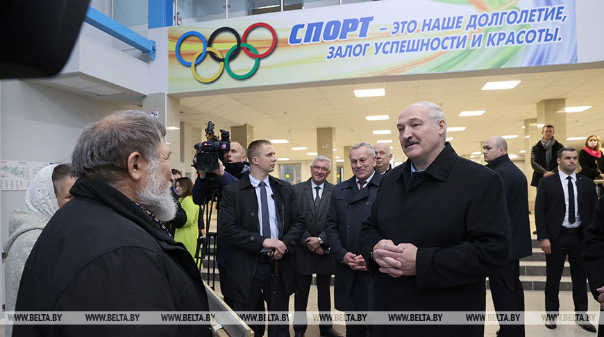 Лукашенко посетил физкультурно-оздоровительный комплекс в Могилеве
