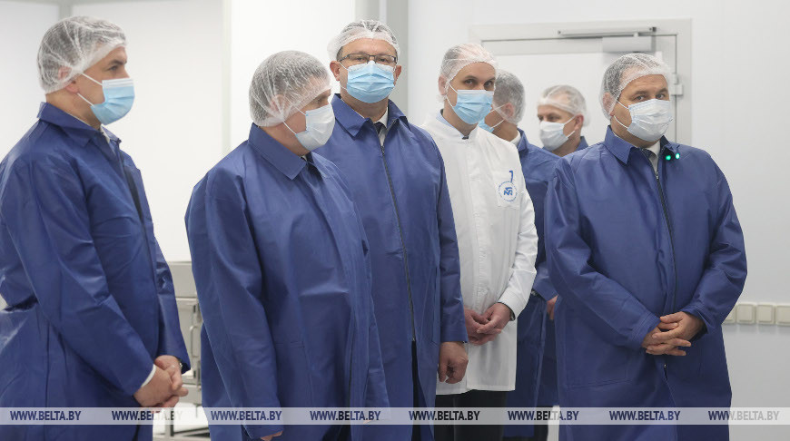 Головченко: вакцина "Спутник V" поступит в гражданский оборот к июню 2022 года