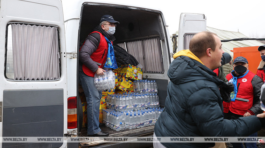 В лагерь беженцев на белорусско-польской границе прибыл гуманитарный груз