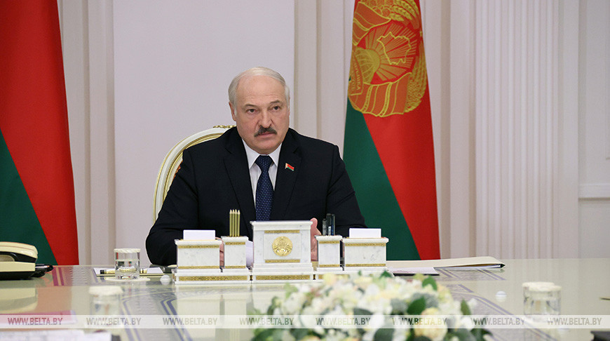 Лукашенко провел совещание по ситуации на границе
