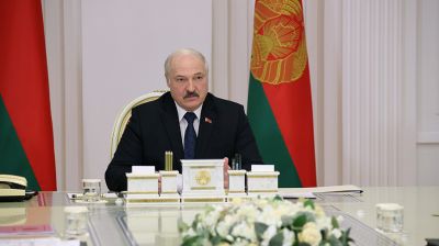 Лукашенко провел совещание по ситуации на границе