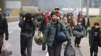 Беженцев переводят в логистический центр