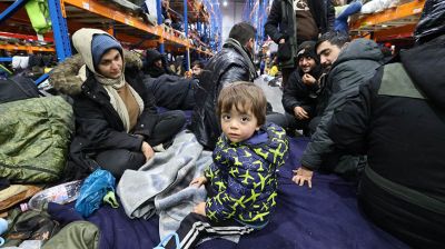 Беженцы в логистическом центре