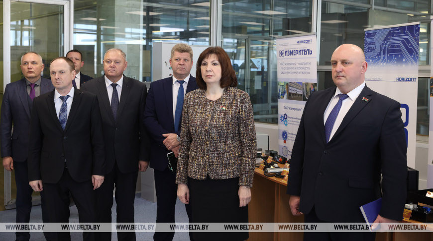 Кочанова посетила завод "Измеритель" в Новополоцке
