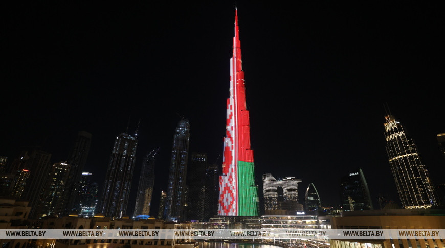 Небоскреб в Дубае окрасили в цвет национального флага Беларуси