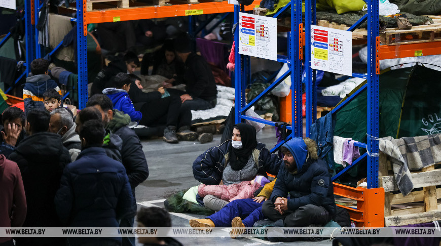 Около 2 тыс. беженцев находится на белорусско-польской границе