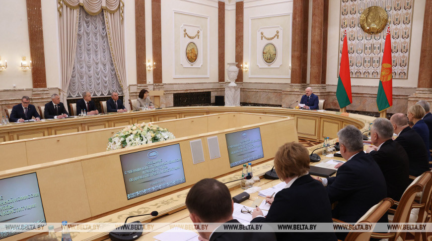 Лукашенко провел совместное заседание Конституционной комиссии и рабочей группы по доработке проекта Конституции