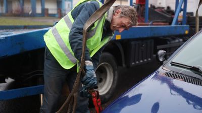 В Минске проводятся работы по очистке улиц от автохлама