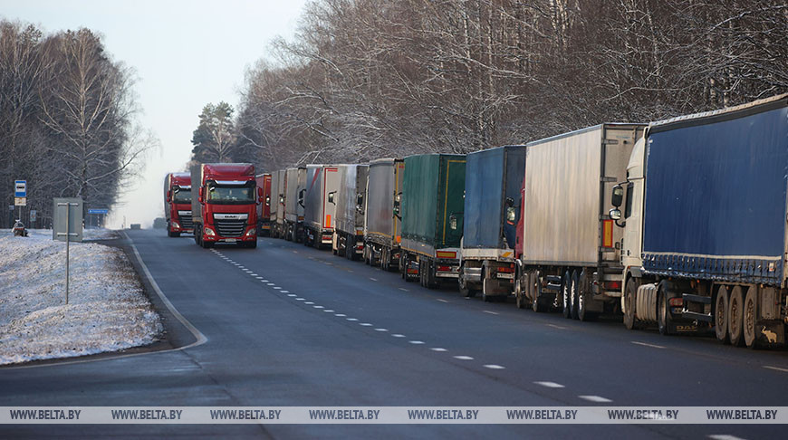 Более 600 грузовиков стоит в очереди в пункте пропуска "Берестовица"