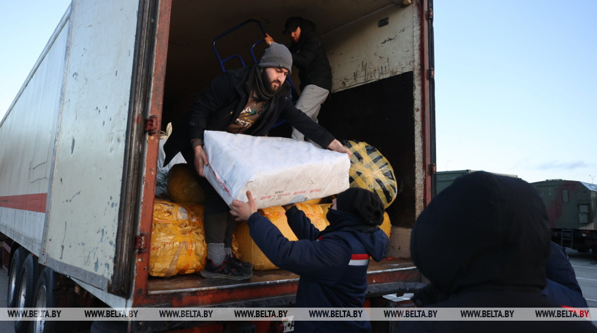 Фуру теплых вещей доставили беженцам в ТЛЦ от езидских общин