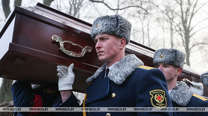 Останки погибшего в 1941 году под Кобрином летчика захоронят на его родине в России