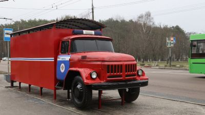 Остановочный пункт в виде пожарного автомобиля появился в Гомеле