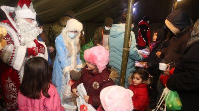 БСЖ устроила новогодний праздник для детей беженцев