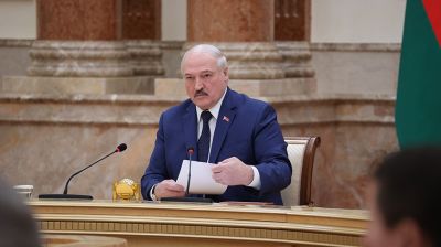 Лукашенко провел совещание по противодействию санкциям