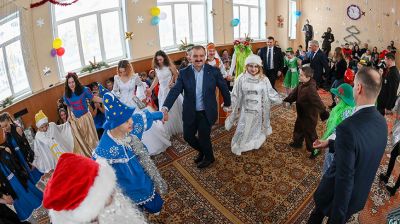 Представители НОК Беларуси привезли новогодние подарки воспитанникам Чаусской областной школы