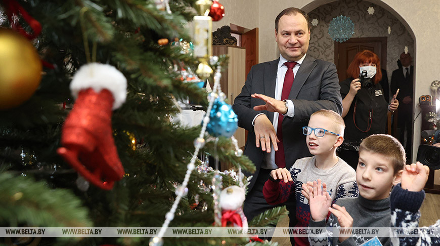 Головченко посетил детский дом семейного типа в Жодино