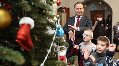 Головченко посетил детский дом семейного типа в Жодино