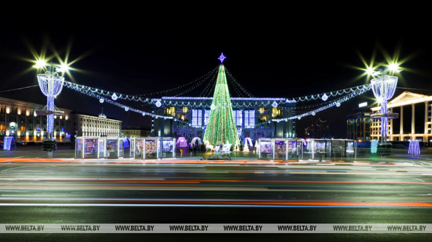 Огни новогодних елей и праздничная иллюминация в Минске