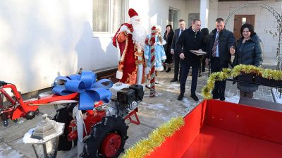 Снопков вручил подарки многодетной семье в преддверии Нового года