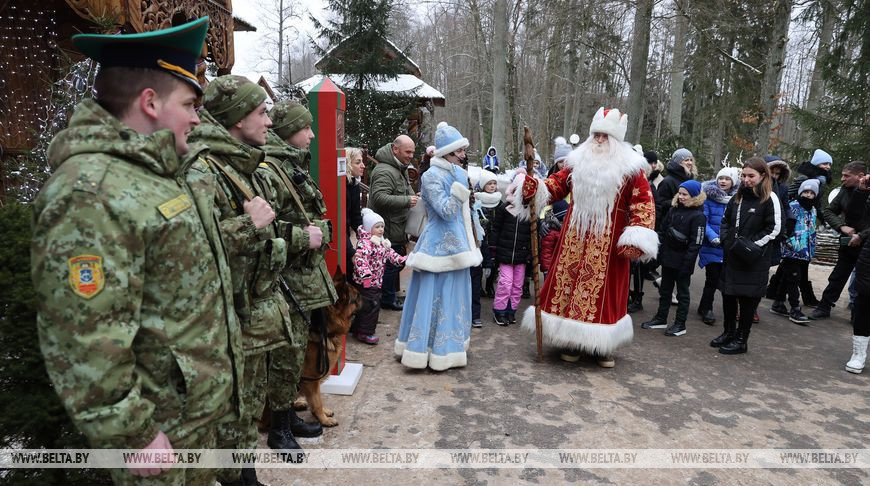 Белорусский Дед Мороз отдал пограничникам приказ пропустить Новый год через границу