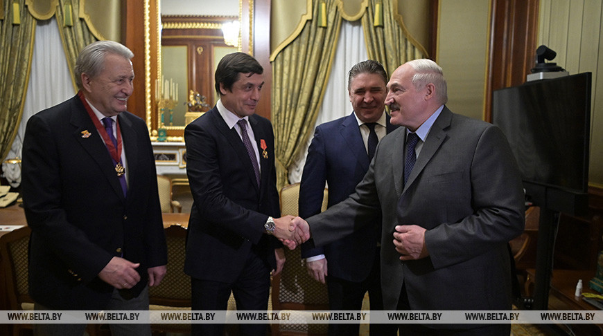 Лукашенко и Путин встретились с легендарными советскими хоккеистами