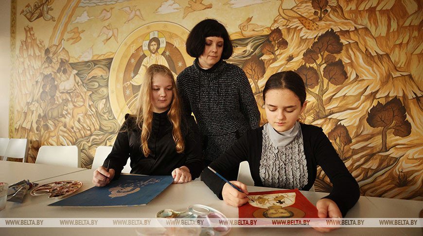 Рождественская выставка написанных детьми икон открылась в Свято-Покровском соборе в Гродно