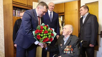 Субботин поздравил со 100-летним юбилеем Василия Мельянцова