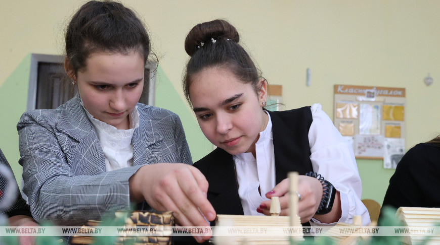 Школьники Могилевской области создают макеты сожженных деревень для областного конкурса
